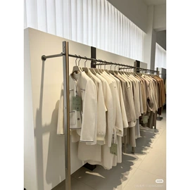 连衣裙;羽绒服;毛衣