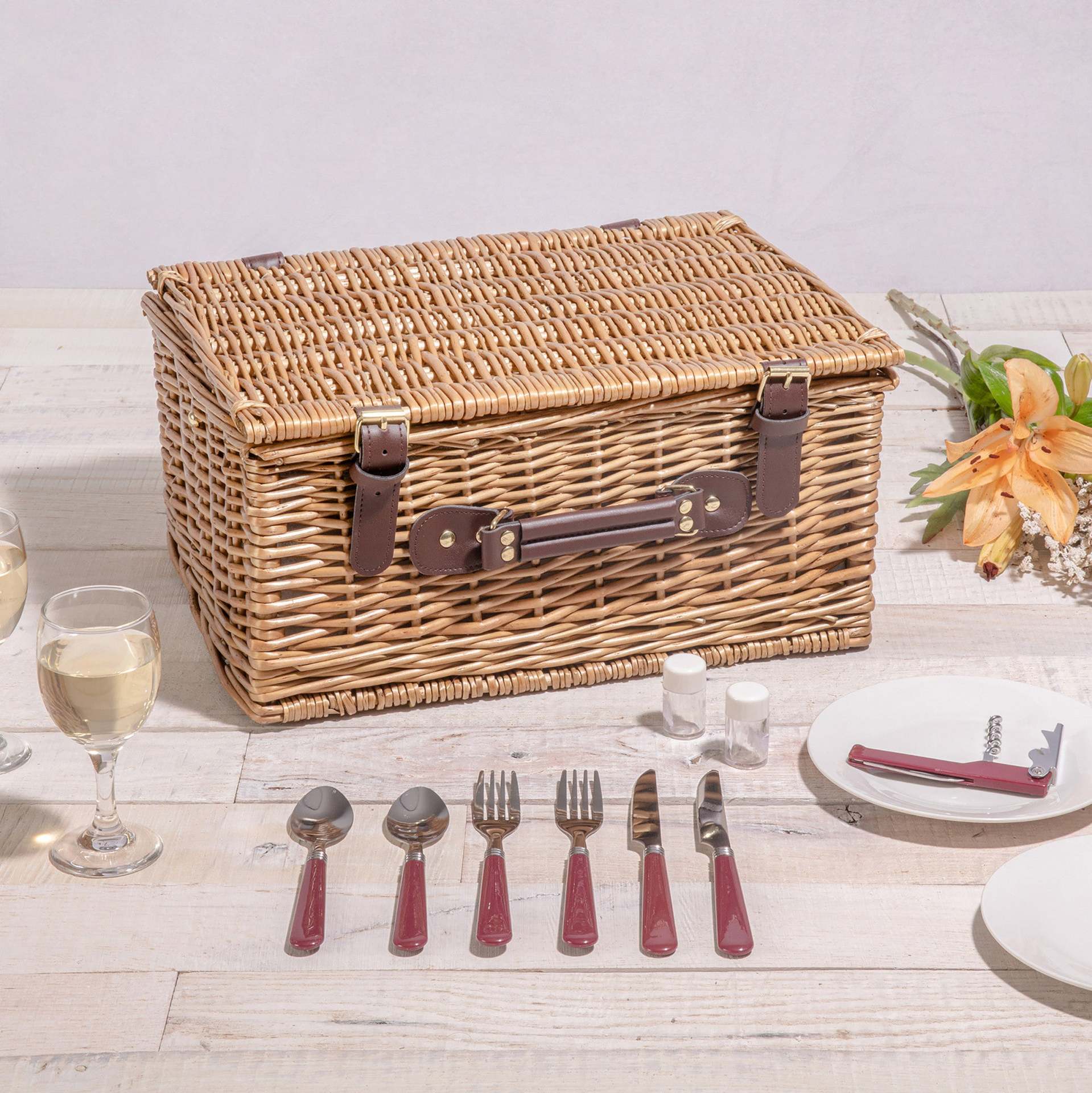 Cesta de picnic de ratán personalizada de comercio exterior Cesta de almacenamiento de vino tinto Cesta de regalo con vajilla Cesta de frutas Cesta de mano de mimbre americana