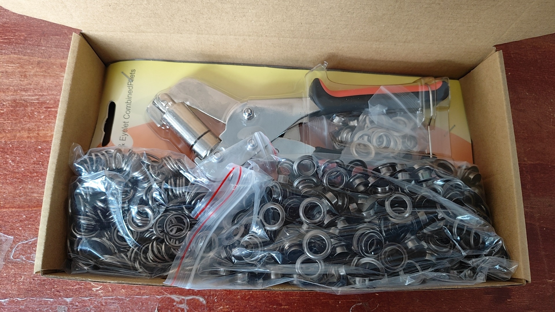 300 sets de oro agujeros aire con instalación alicates traje caja publicidad inkjet hebilla tela pantalla rack ojal cartel foto