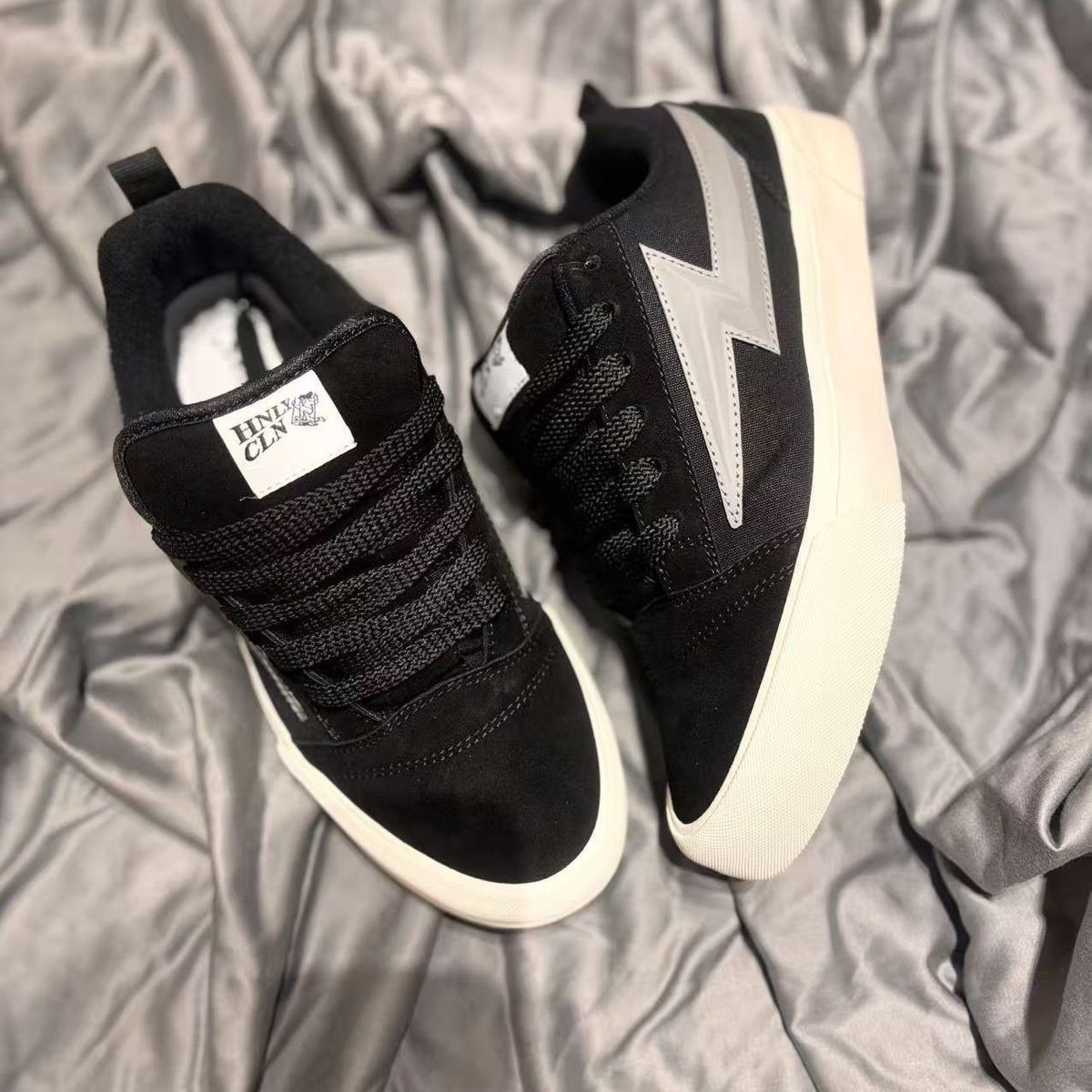 Nuevos zapatos casuales de pareja para hombres, zapatos de tendencia, zapatos de pan para hombres, zapatos de skate de moda para hombres de estilo americano.