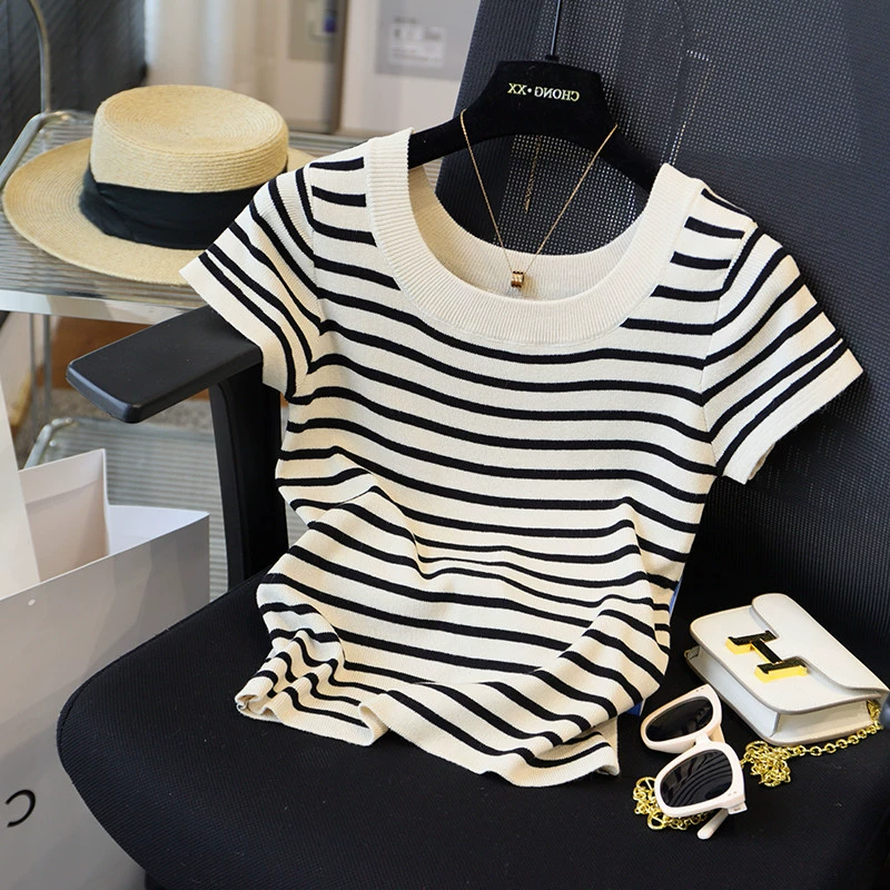 Футболка с короткими рукавами в полоску из ледяного шелка с квадратным вырезом