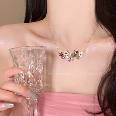 韓国のドーパミンカラーフラワーネックレス、絶妙な個性、ファッショナブルな気質、鎖骨チェーン、軽い高級感、多用途のレトロネックレス
