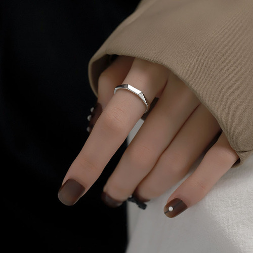 Diamond irregular ring for women, niche design, Instagram trendy, minimalist circle band, high-end, light luxury, fashionable, personalized, cool and aloof style.