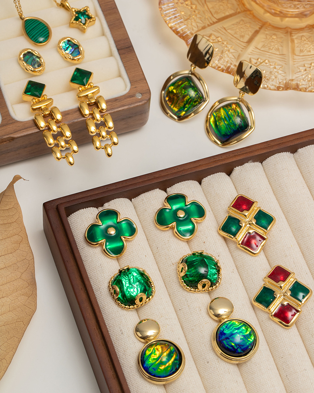 Retro Flower Copper Inlay Artificial Pearls Zircon Ear Studs 1 Pair