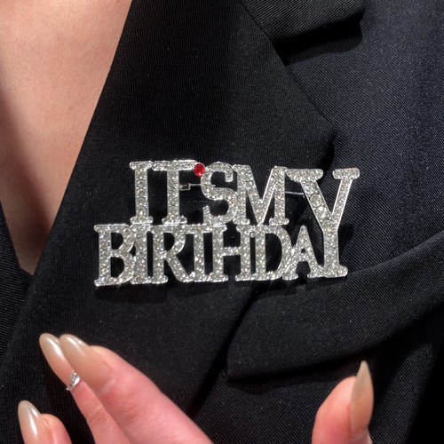Creative Cartoon Oil-Drop TV-Themed Brooches, Personalized Colorful Letter Corsages, Fashionable Apparel Accessories
