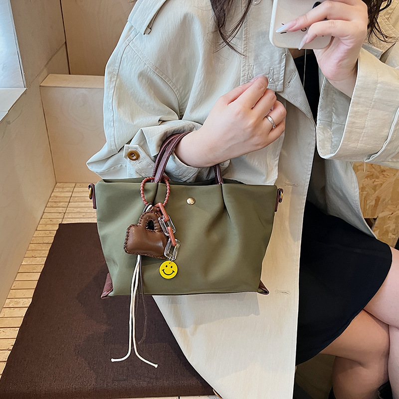 新款褶皱休闲手提包女士简约百搭通勤单肩包大容量外出轻便斜挎包|undefined