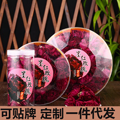 雲南墨の赤いバラはバラの花を食べます。