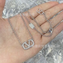 �����A�������ĸV�M荰׽�ɫ���b��Ů�r�и߼������Ů���l