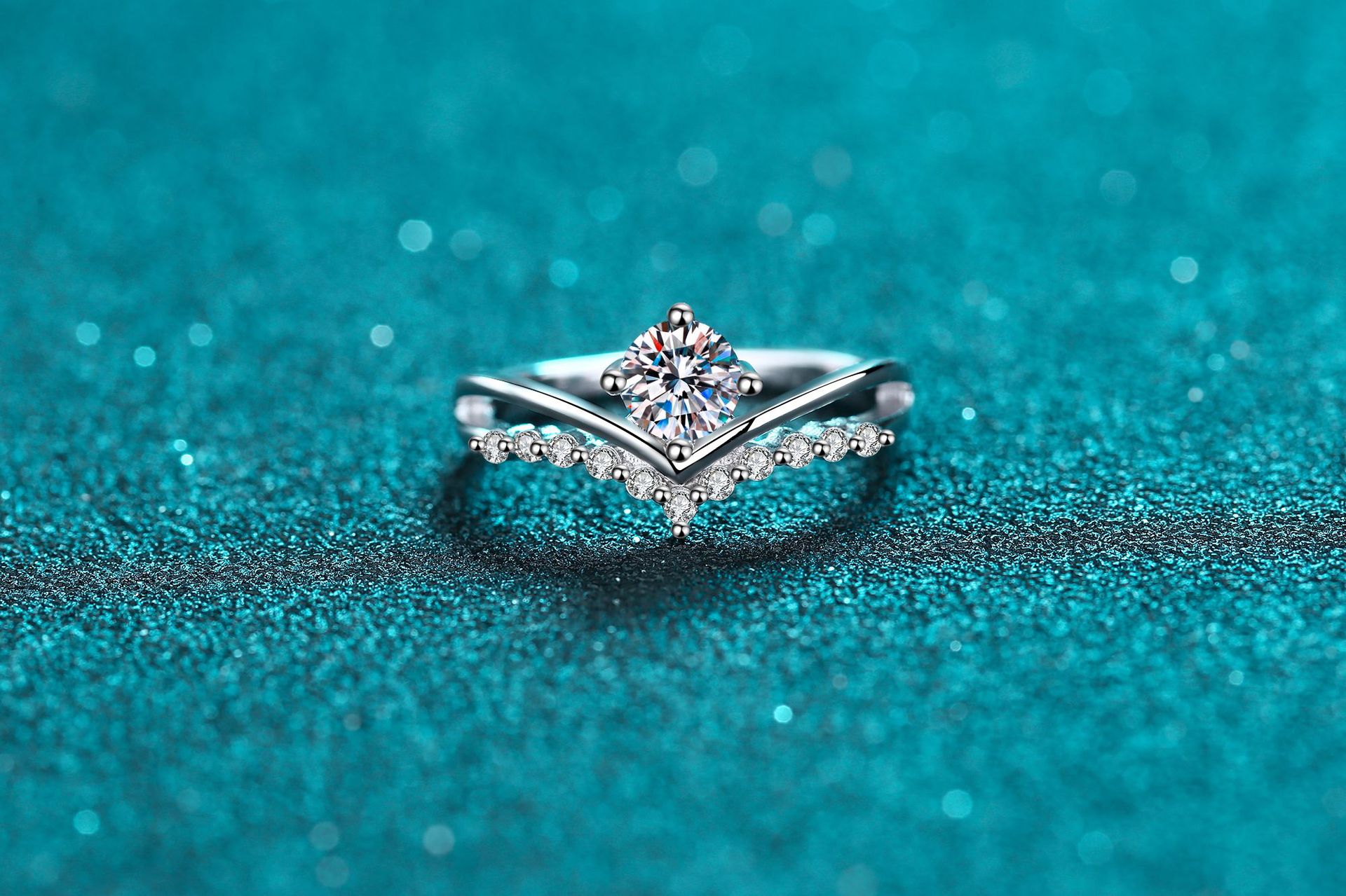 3g Weight Moissanite, Zircon Inlay Material 925 Sterling Silver Moissanite Zircon Crown Rings