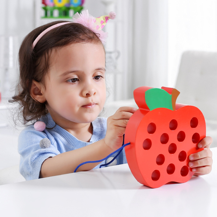 Juguetes educativos de madera Montessori para niños, juguetes educativos para enhebrar manzanas con insectos, juguetes de cuerda personalizados para enhebrar para edades de 4 a 6 años