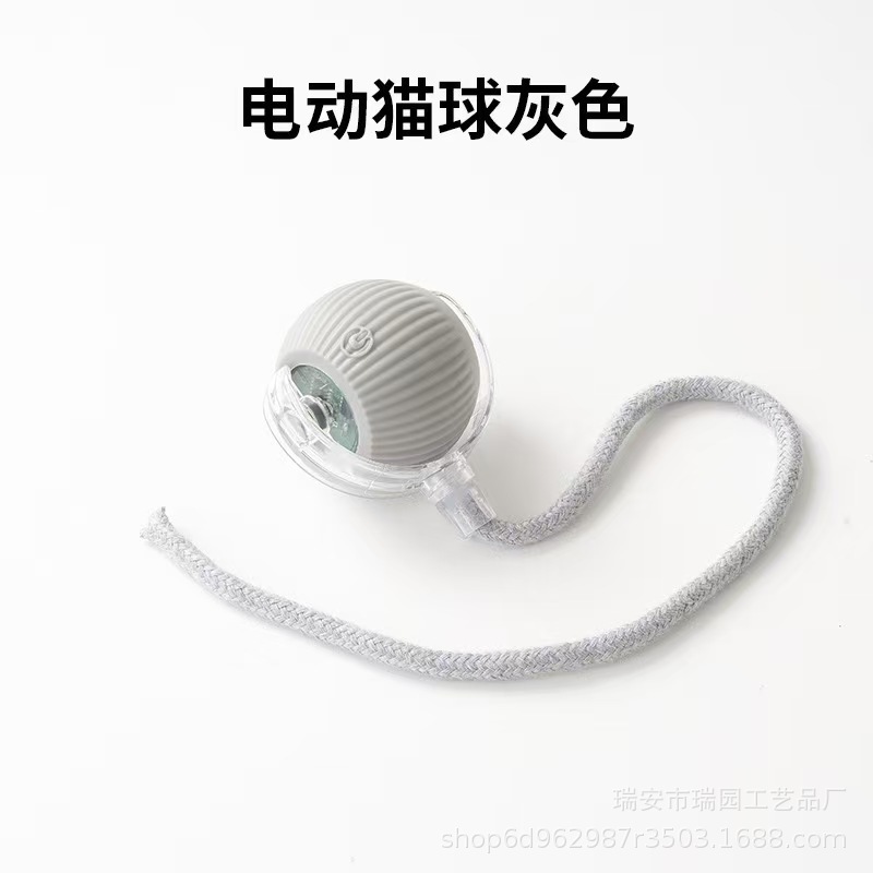 猫のおもちゃは自動的に猫のボールをからかいます。|undefined