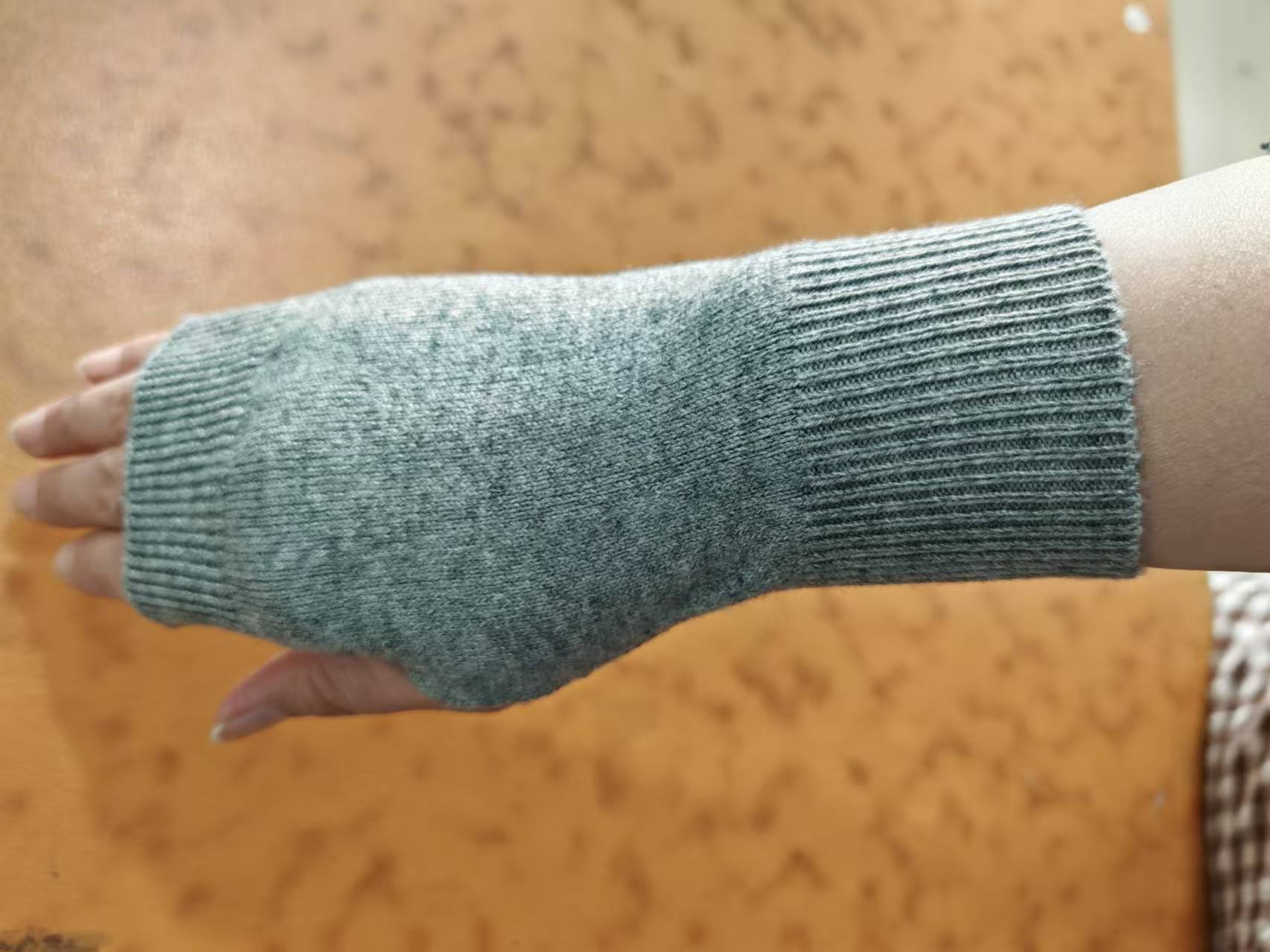 Cachemira falso mangas engrosadas mangas del brazo medio dedo estilo coreano largo guantes de lana otoño e invierno cálido