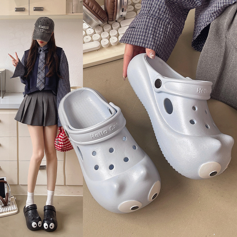 Feeling of stepping on excrement EVA cute big-eyed cat slippers covered head anti-collision thick-soled hole shoes girl's heart outdoor beach