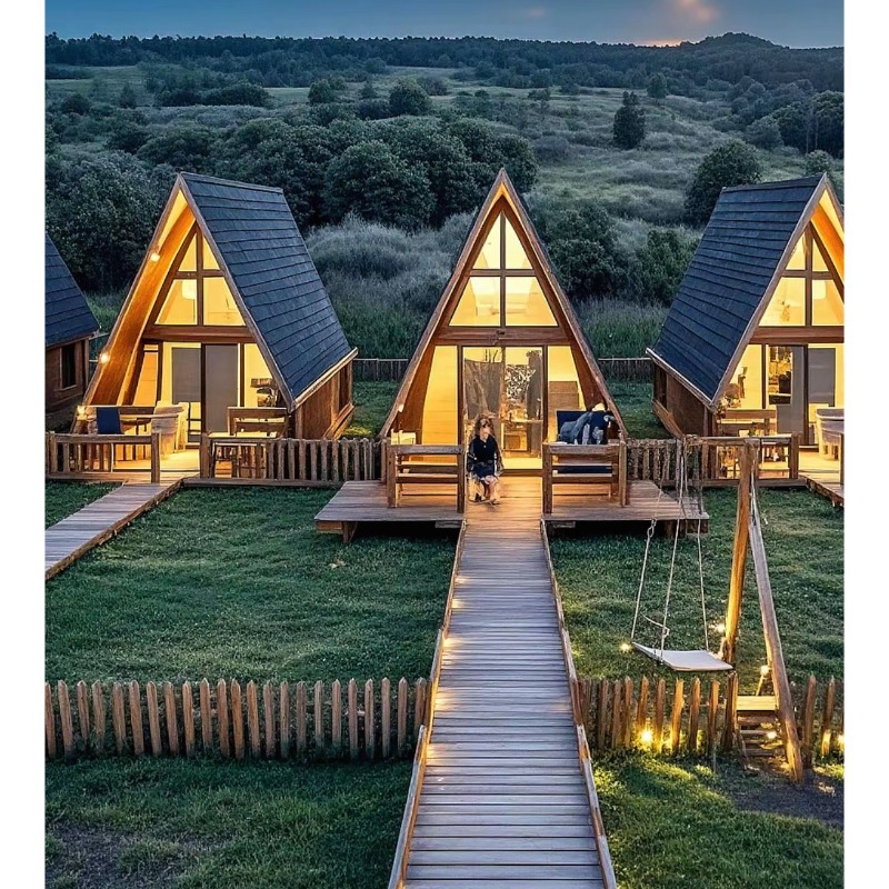 Características al aire libre de camping de lujo salvaje casa de madera triangular alojamiento residencial casa extraña pequeña casa móvil escénica casa de madera forestal