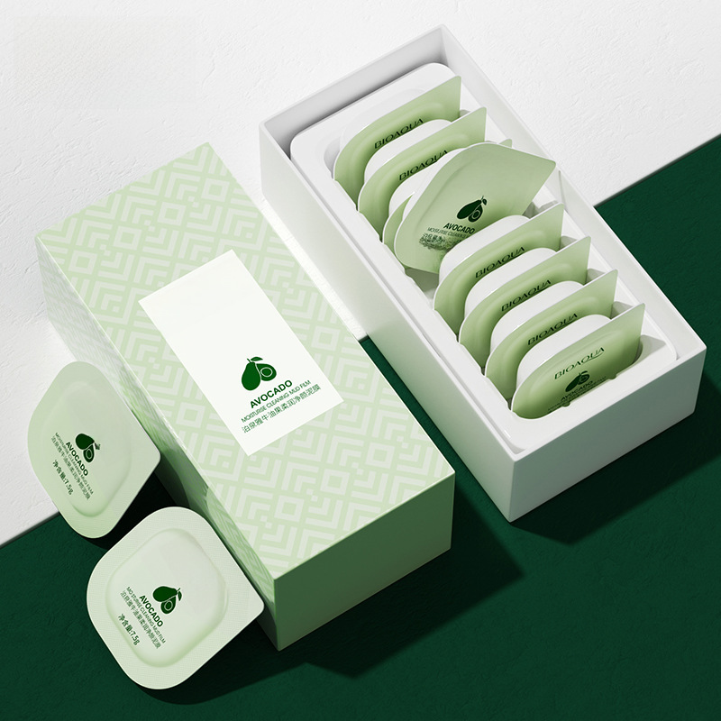 Moisturizing mask for skin care