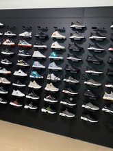 Ь��Ь��չʾ�����õ��ֱ��Ь����мܷ��b���\����Ь���剾����