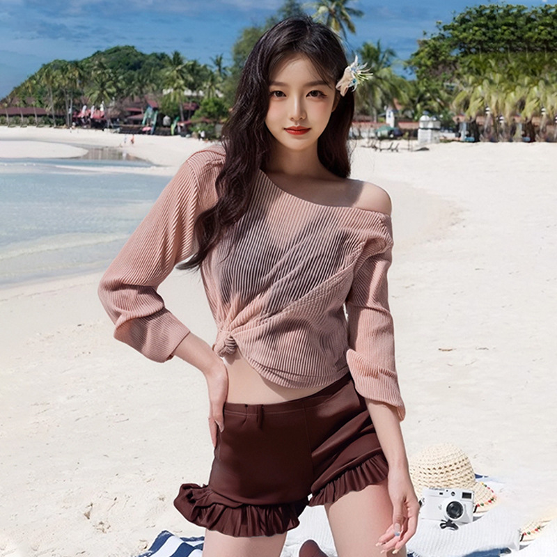 Traje de baño femenino venta caliente versión coreana de moda dividida de tres piezas que cubre la carne, delgado y conservador traje de baño de vacaciones de aguas termales para estudiantes de manga larga