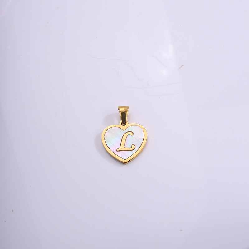 Nuevo colgante de corazón de melocotón de acero de titanio, accesorios de concha de letras inglesas, colgante pequeño, joyería de amor de bricolaje, collar a juego