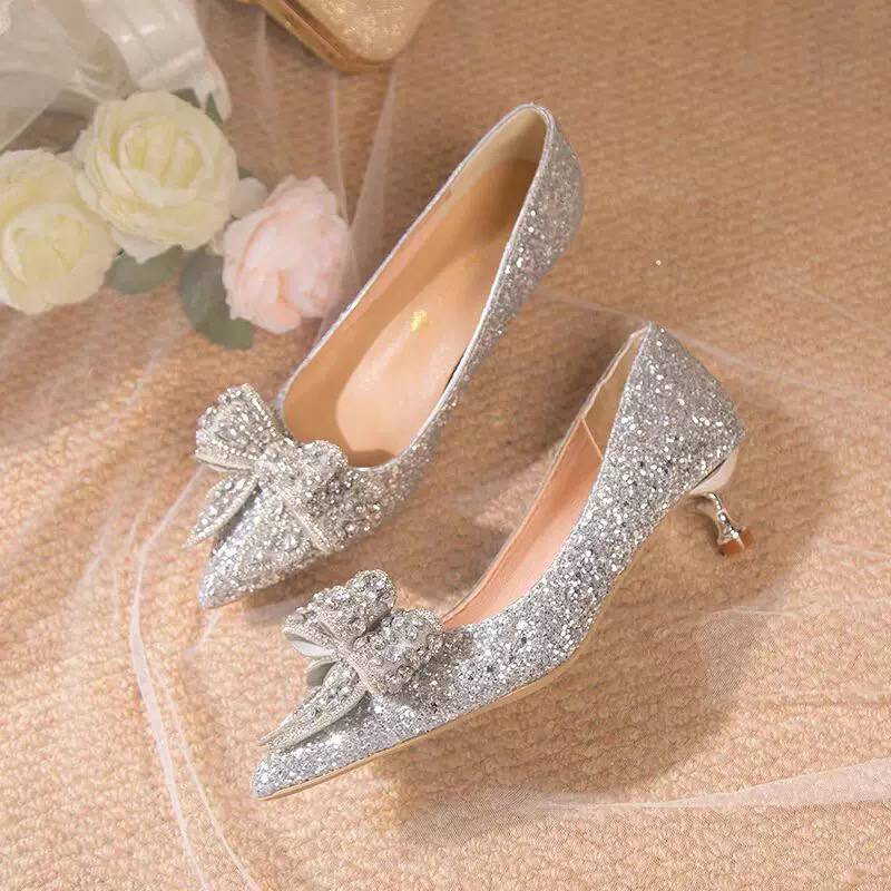 时尚蝴蝶结婚伴娘新鞋2024大码尖头婚鞋细跟浅口订婚秀禾高跟鞋女