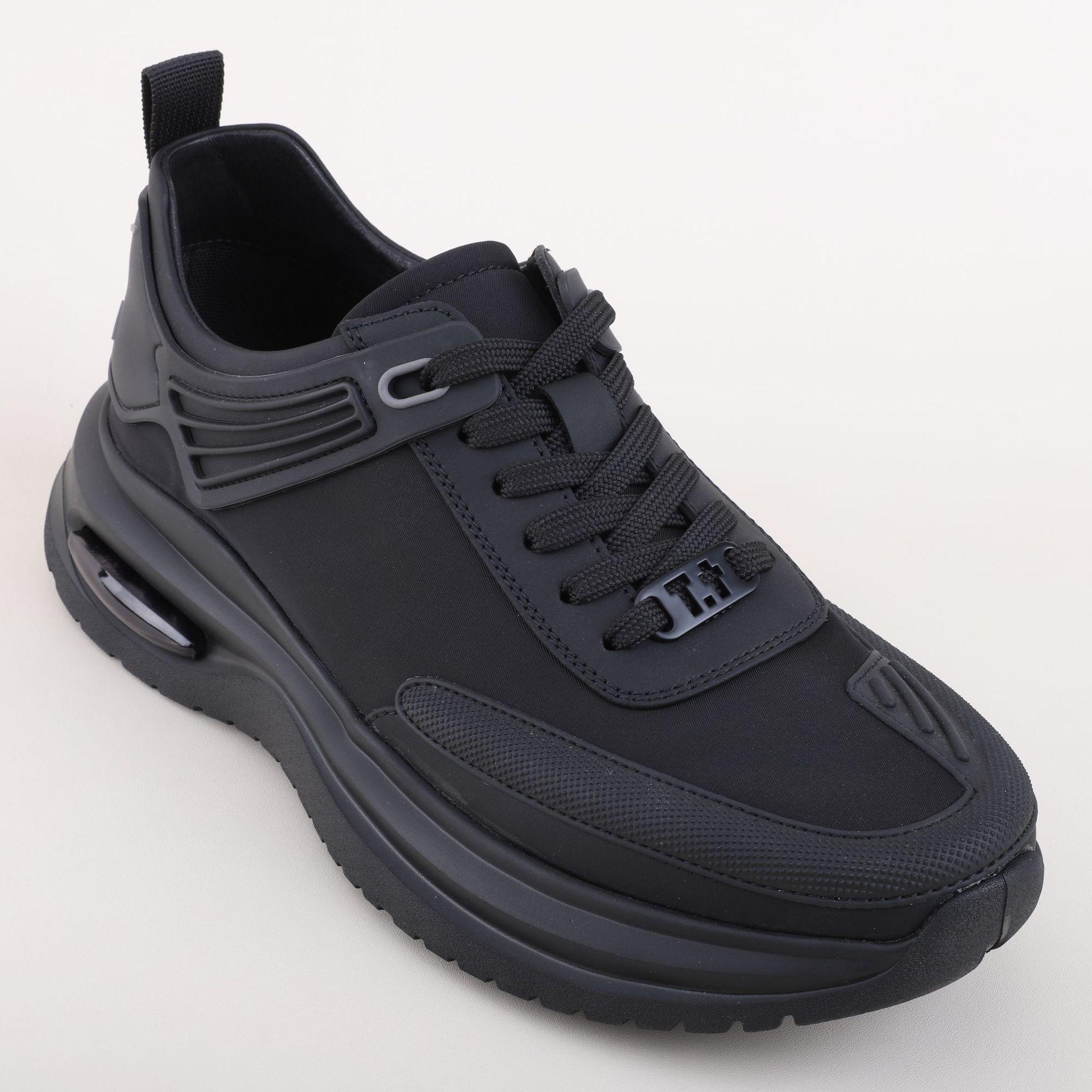 Sports solid color breathable casual footwear for leisure