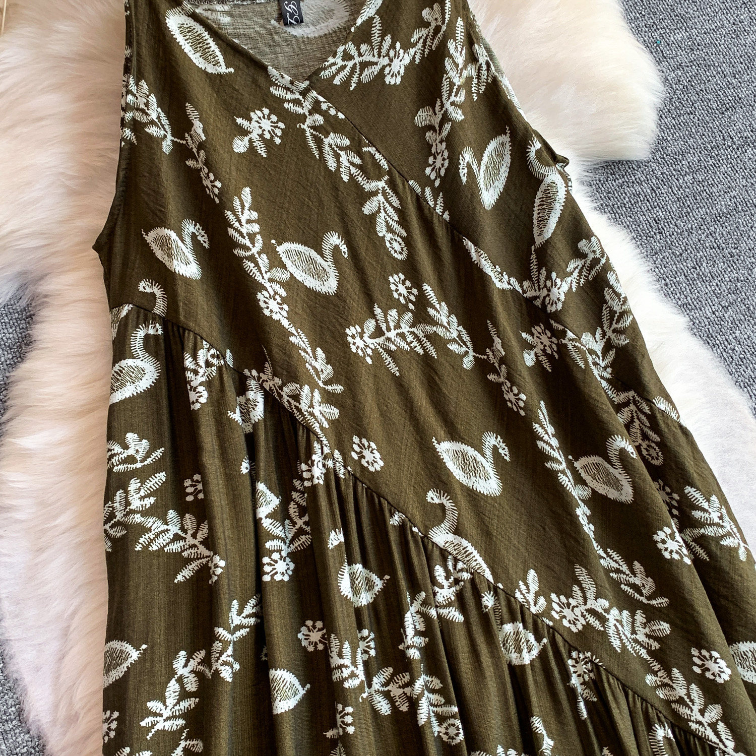 Women's Retro Print V-Neck Dress with Pockets Loose A-Line Skirt Casual Chinese Style Suspender Dress 2026 New Fashion_ecoleips.com