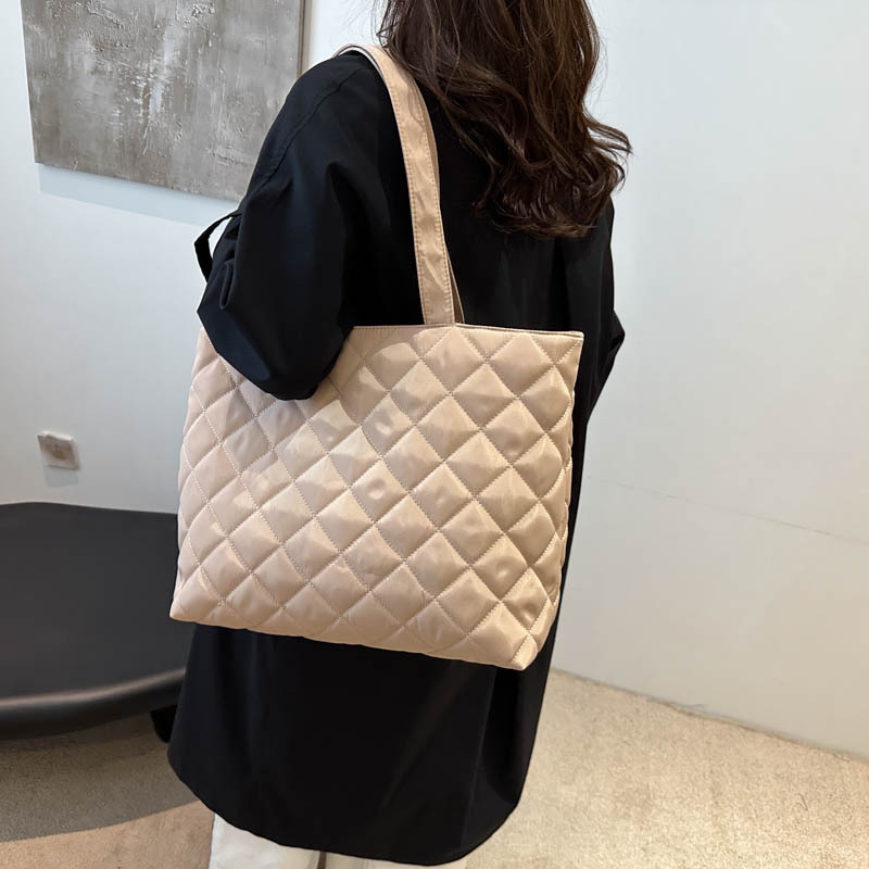 Bolso de sentido de alta gama para mujer de gran capacidad 2023 nuevo bolso de hombro de otoño e invierno de moda Oxford Bu Lingge Commuter Tote Bag