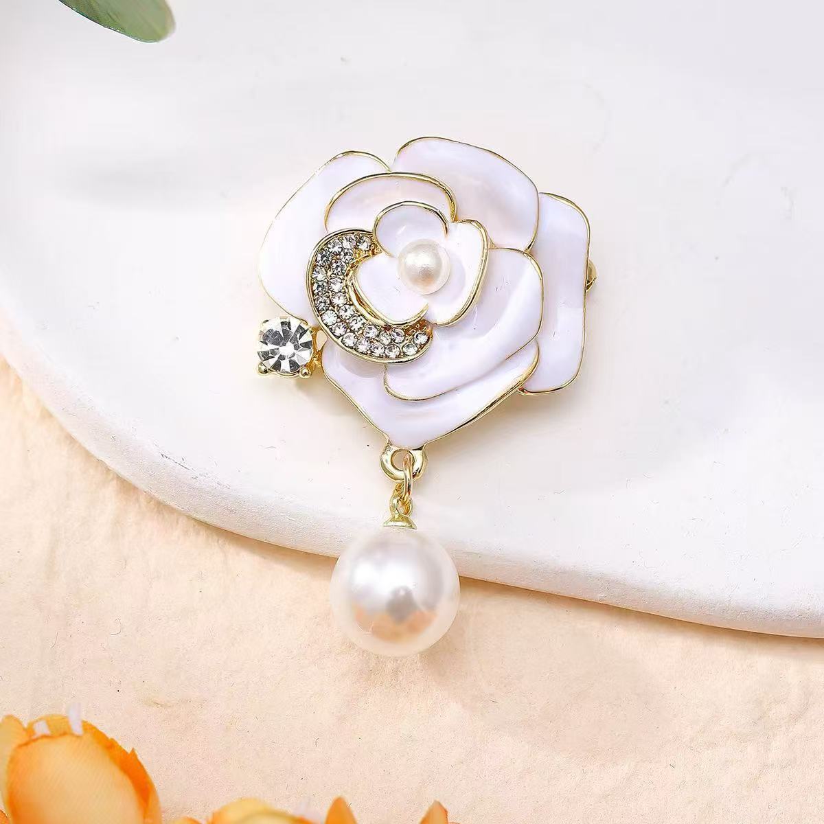 Camellia Pearl Brooch High-end Women's Chanel Style Elegant Suit Jacket Corsage Design Sense Niche Pin Accessories