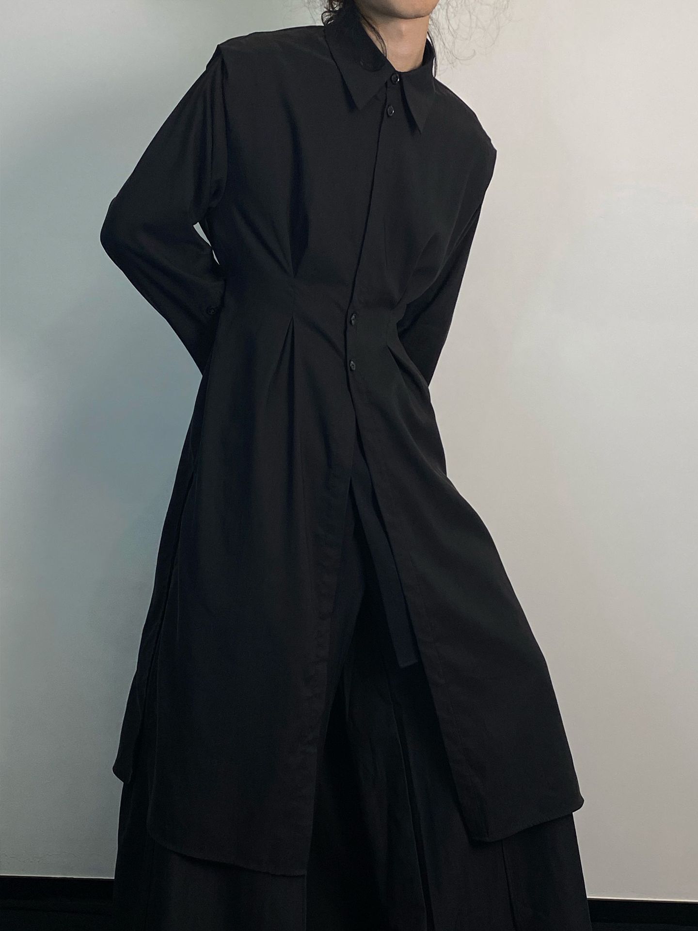 ヴィクトリアシャツのスカートと秋のコンビネーションがゆったりしていて、やせています。