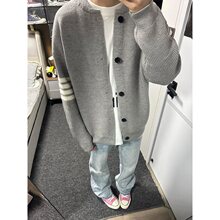 奉纺服饰轻奢袖子条纹圆领纽扣毛衣外套男女秋冬宽松情侣针织开衫