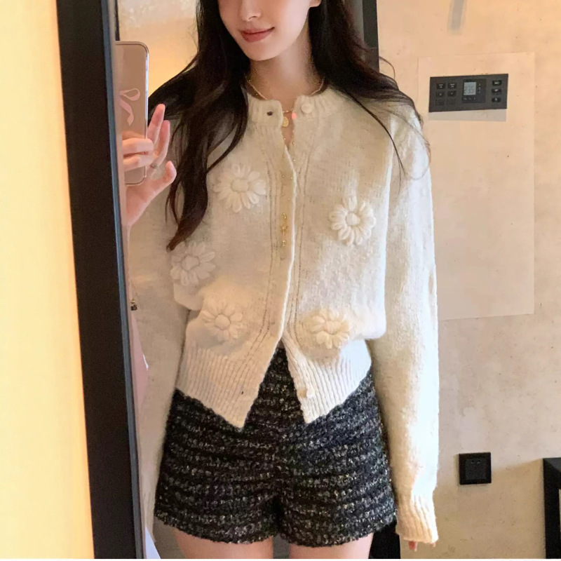 Xia Shiwen Wool Fancy Yarn Stereo Hand-Embroidered Knitted Cardigan for Women Winter Slightly Loose White Round Neck Sweater Xia Shiwen Wool Fancy Yarn Stereo Hand-Embroidered Knitted Cardigan for Women Winter Slightly Loose White Round Neck Sweater
