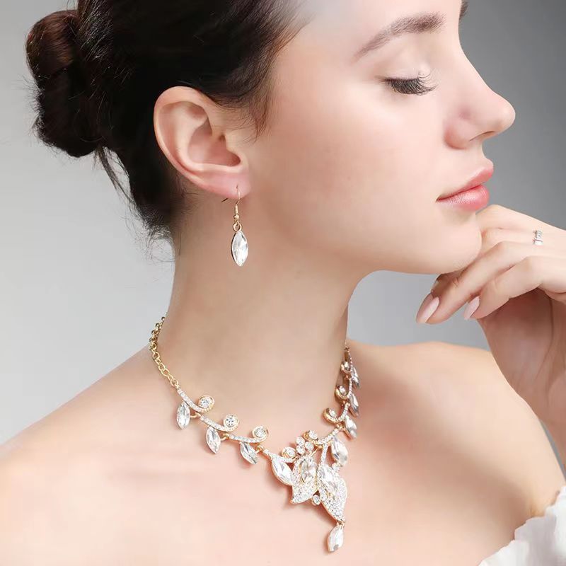 Style Simple Feuille Zircon Alliage Alliage De Zinc De Gros Des Boucles D'oreilles Collier display picture 1