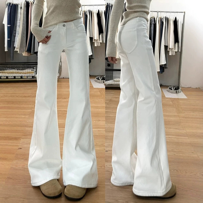 White flared jeans 2026 new model for women plus size, slimming for pear-shaped body, not tight-fitting, straight-leg bell-bottom pants