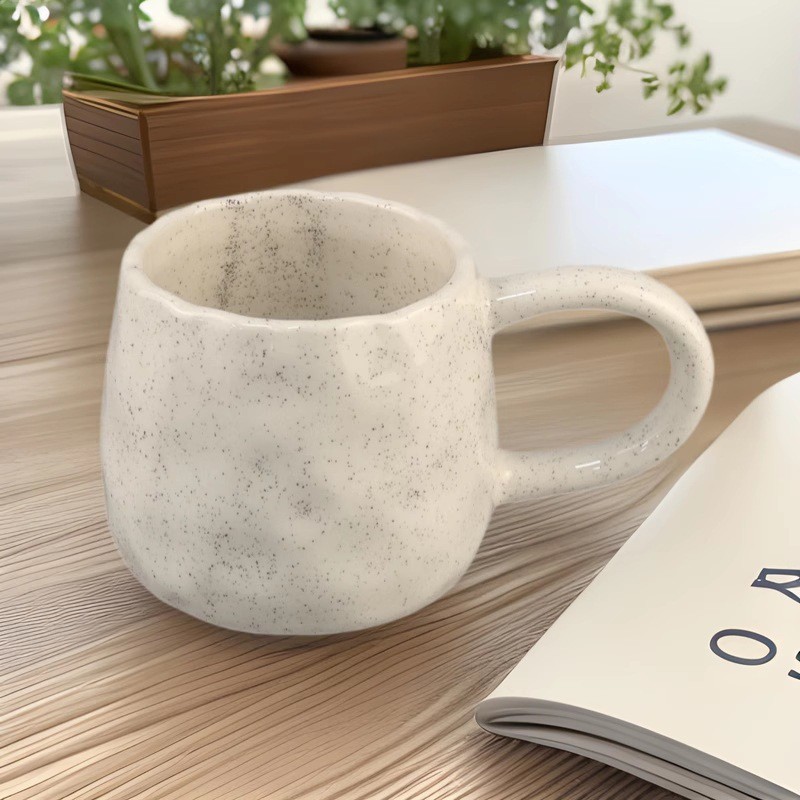 Taza de cerámica de punto de pulverización de oreja larga de viento simple, diseño de nicho, taza de café de cerámica, personalización de alta gama universal para parejas