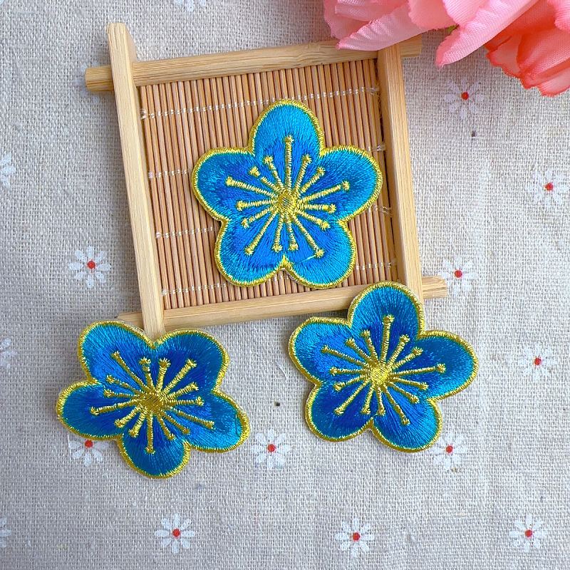 Estilo chino exquisito hilo de oro 5-pétalo flor bordado tela pegatinas ropa Tang traje cheongsam accesorios de bricolaje caliente Sol bordado tela pegatinas