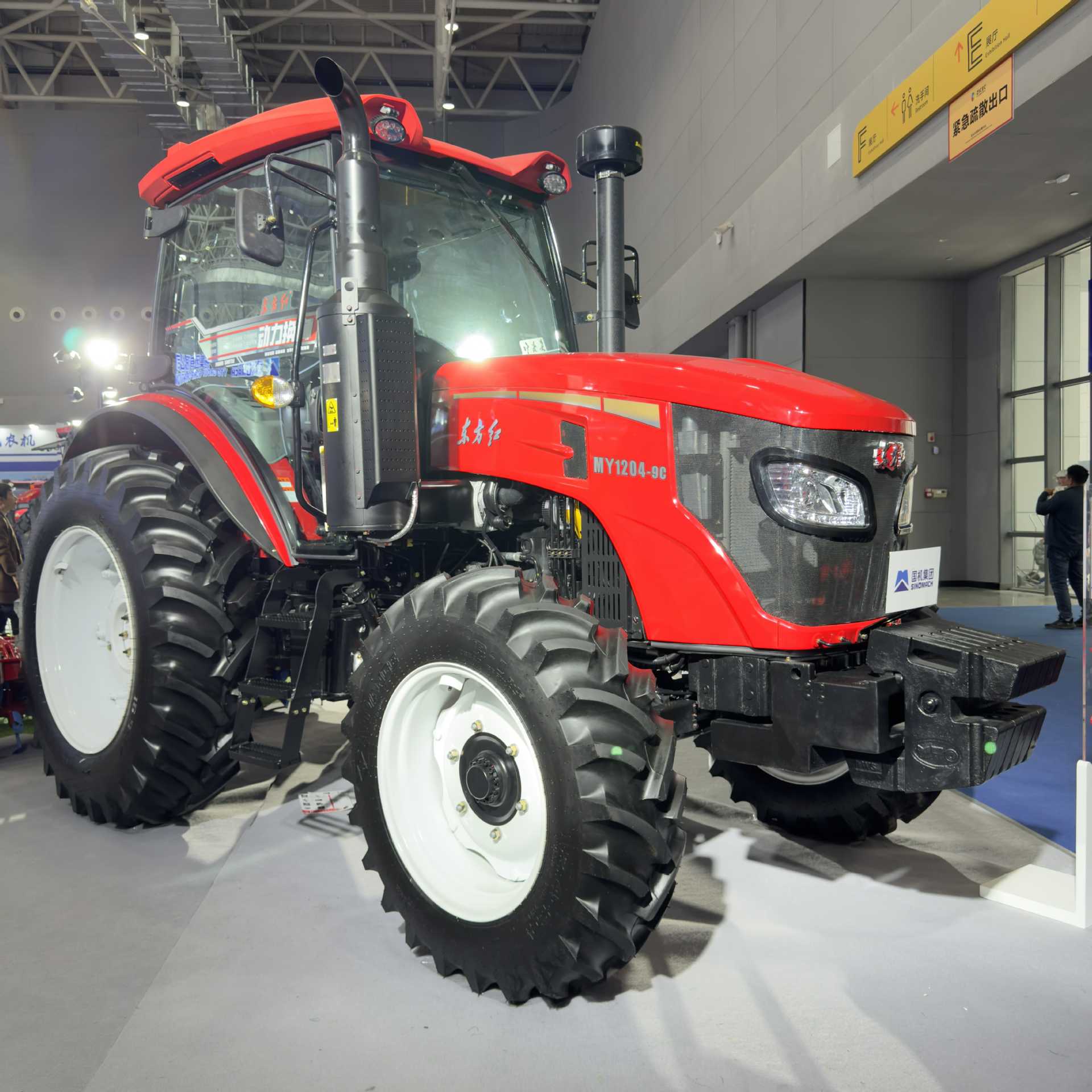 农用四驱东方红1204拖拉机大棚果园柴油旋耕机开沟播种除草多功能