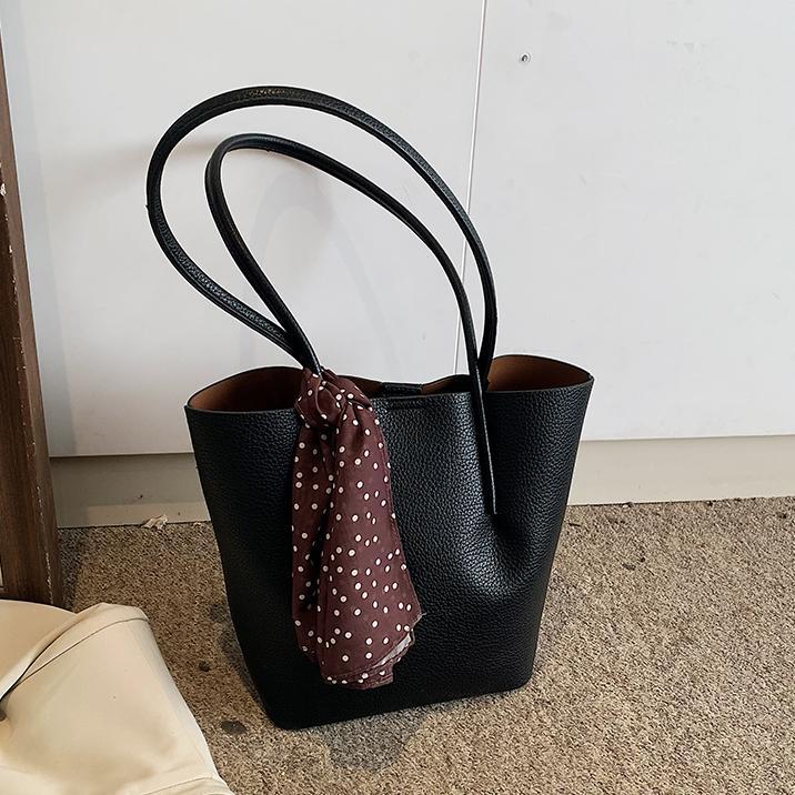 Bolsa especial ultra caliente transfronteriza para mujeres 2025 nueva textura versátil bolso axilar simple de gran capacidad mochila de viaje