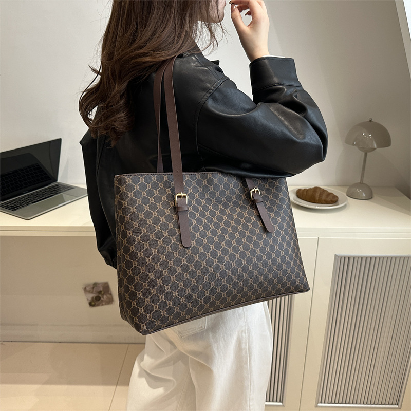 Bolso de moda simple de gran capacidad para mujeres 2024 nueva moda bolso de moda estilo clásico impresión extranjero bolso de hombro retro