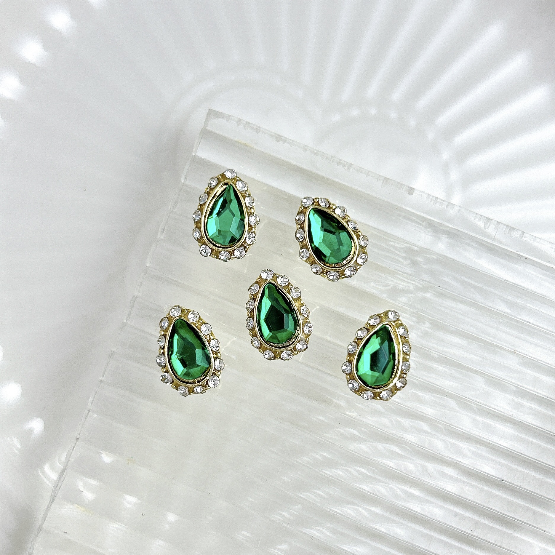 Nueva aleación china joyas de manicura taladro explosión grasa flash Fang amor gota de agua XiFeiYuan la misma armadura de la corte con taladro