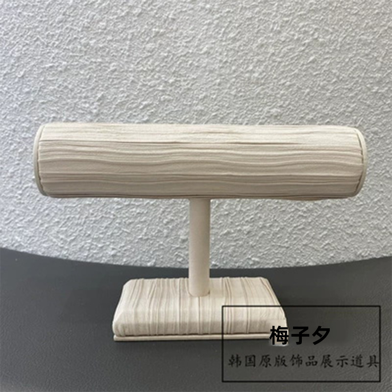 人像のアクセサリーの棚の韓国版のしわの皮のブレスレットの腕時計はイヤリングの耳のチェーンの棚のショーウインドーを撮影して道具の卸売りを陳列します。