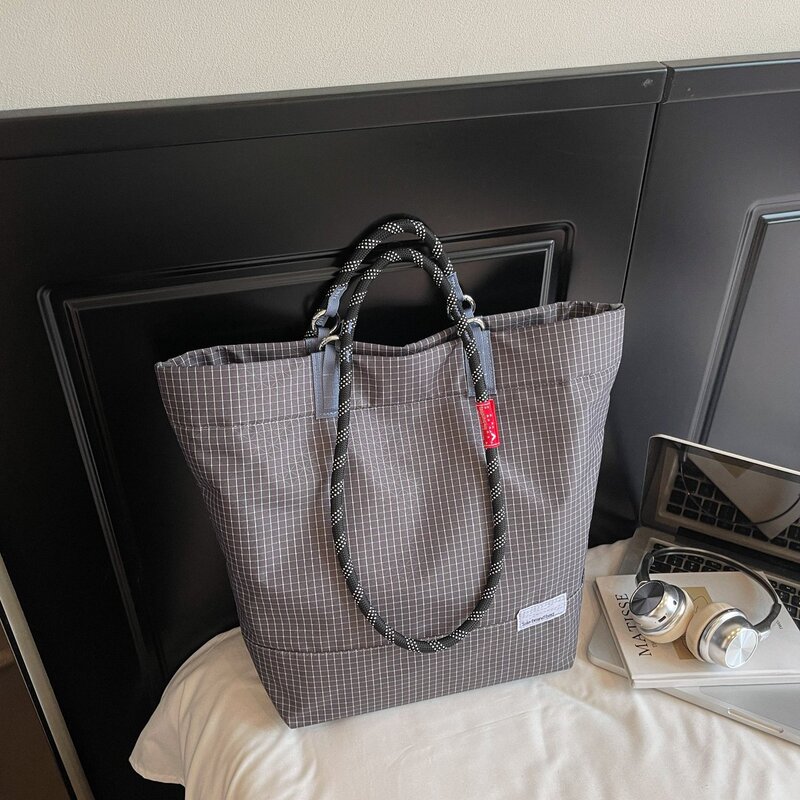 New Style Simple and Fashionable Lightweight Shoulder Bag Trendy Large Capacity Mobile Phone Bag Casual Sports Drawstring Bag Wholesale