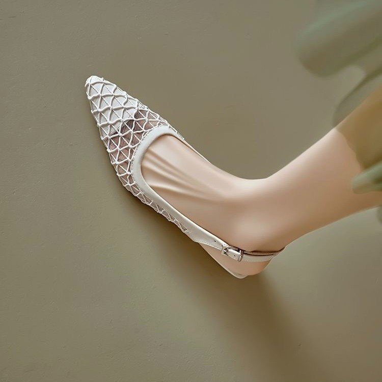 Sandalias retrógradas francesas agudas de malla hueca para mujeres 2026 verano nuevo tacones con sandalias transpirables
