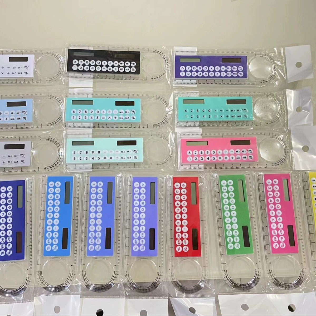 Производители Оптовые творческие многофункциональный цвет высокой ценности 10 см солнечной линейки калькулятор компьютер подарки