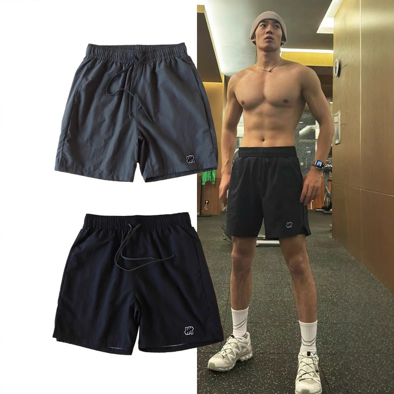 Men's Trendy Quick-Dry Sports Shorts in American Style, Versatile Four-Quarter Length Shorts, Stylish Beach Shorts with Mesh Lining