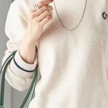 货号25A901秋季新款日系简约小标刺绣休闲宽松情侣圆领卫衣