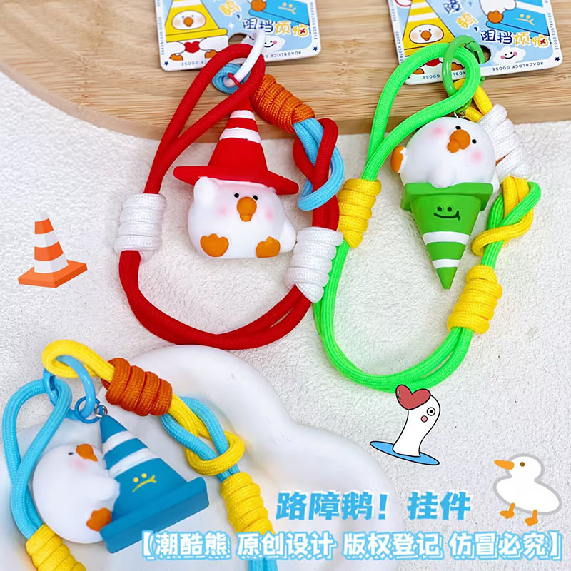 Super Heng original barricada ganso resina muñeca llavero colgante accesorios colgante bolso colgante bolso de estudiante
