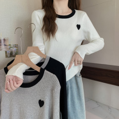 女装批发实拍2025秋冬新款爱心刺绣针织衫打底女套头圆领长袖毛衣