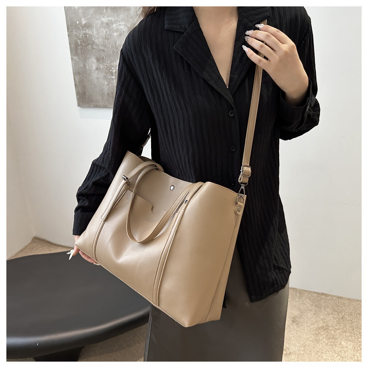 Retro texture commuting solid color simple 2024 autumn new large-capacity single-shoulder bag with a relaxed underarm tote bag undefined