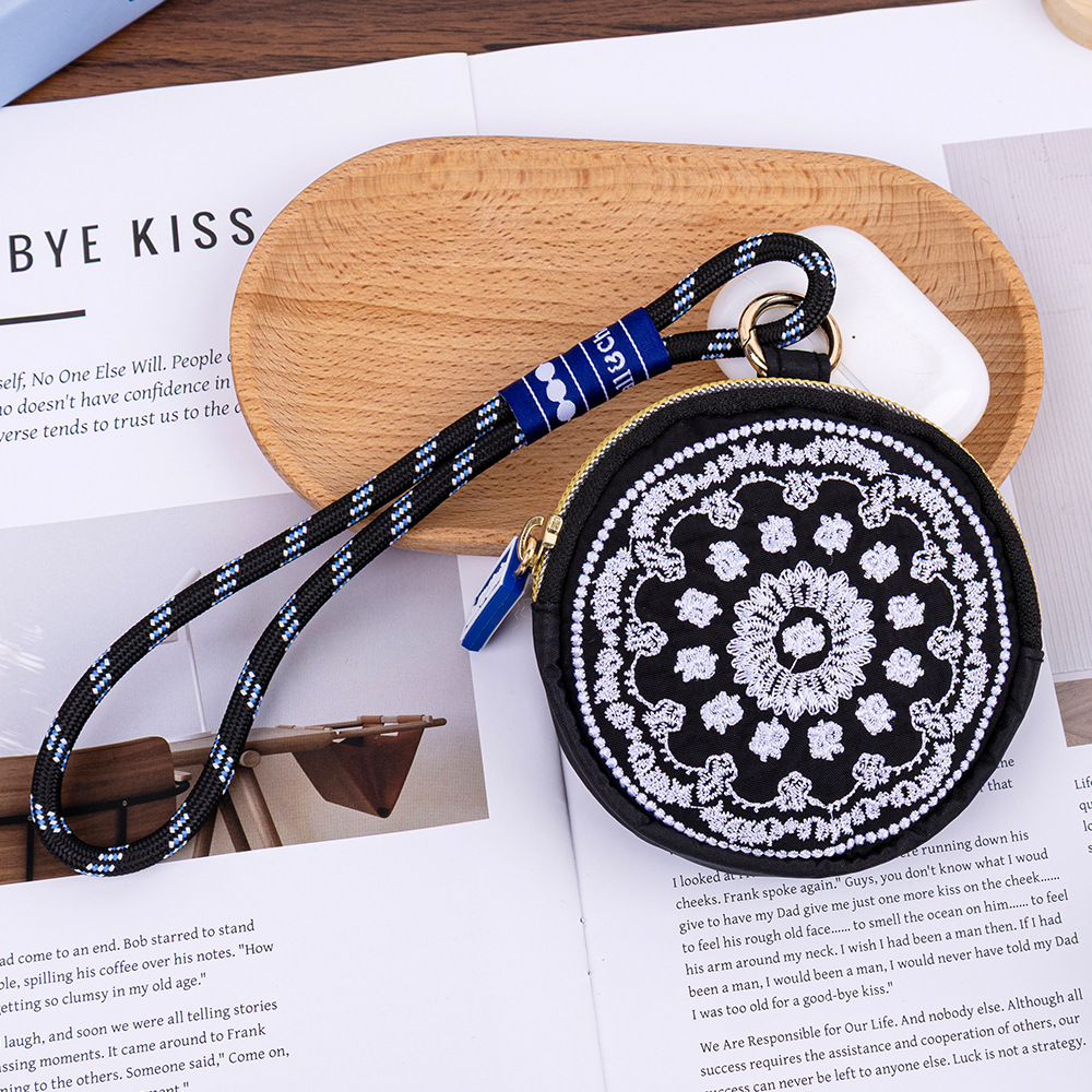 夏の新しい刺繍入りコインポータブル小型バッグ多用途カジュアルデイリー防水収納キーヘッドフォンハンドバッグ