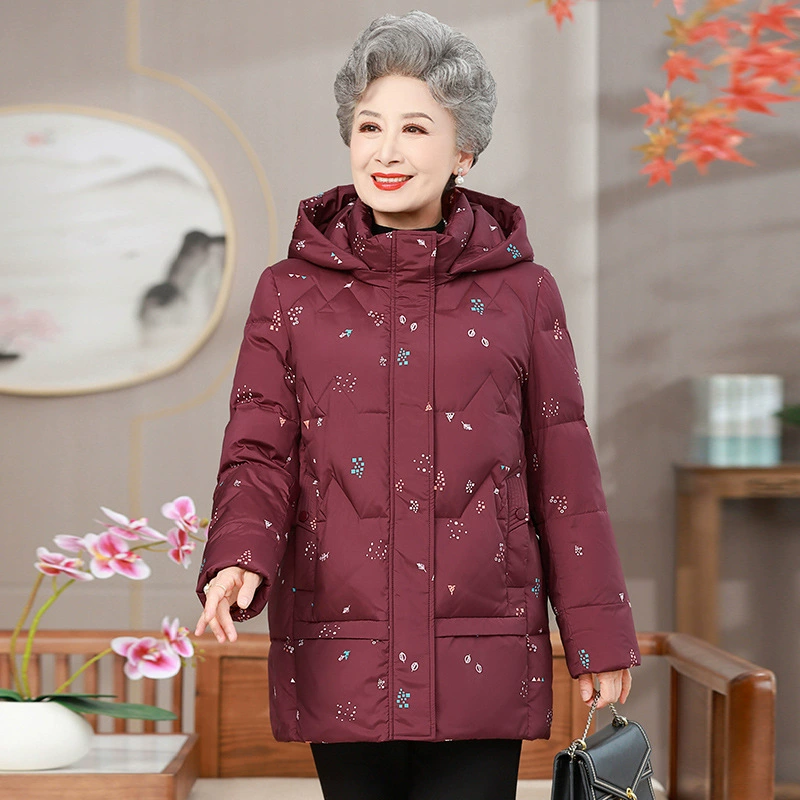 Пожилая мама пуховик средняя длинная зимняя куртка бабушка модный принт осень-зима с капюшоном теплая топ
