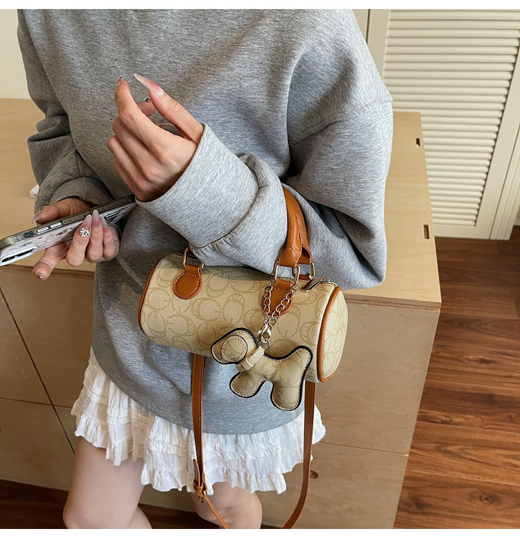 The 2025 summer new small handbag for women, the Boston bag, is casual, versatile, elegant, and has a high level of appearance. It is a trendy hand-held crossbody bag undefined